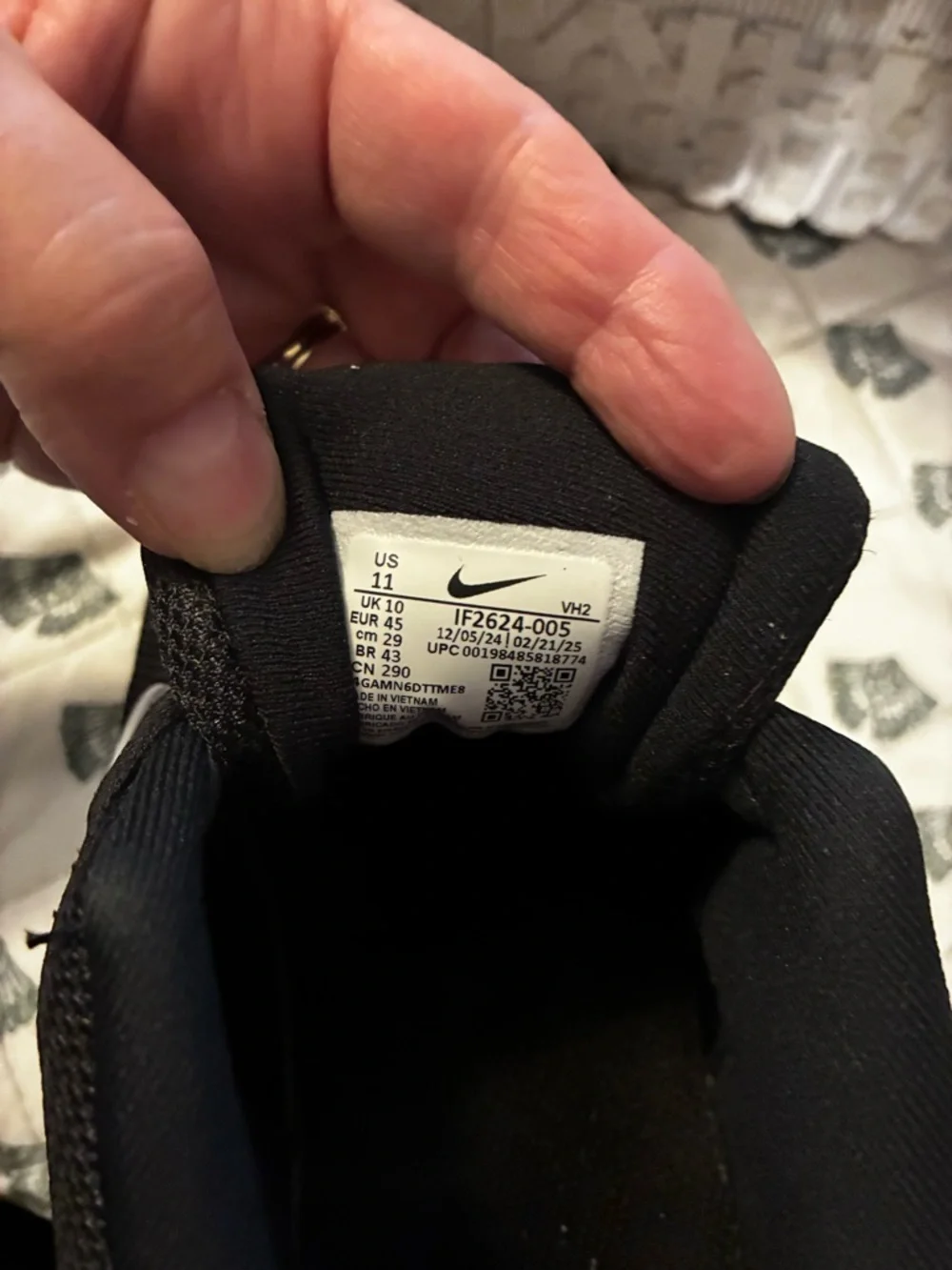 Nike Black Air Max BIA and White Running Sneakers with Air Cushion - Picture 4 of 7